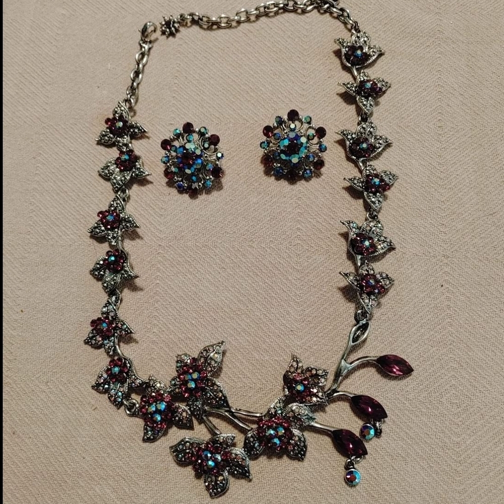 Elegant Floral Silver Necklace Set